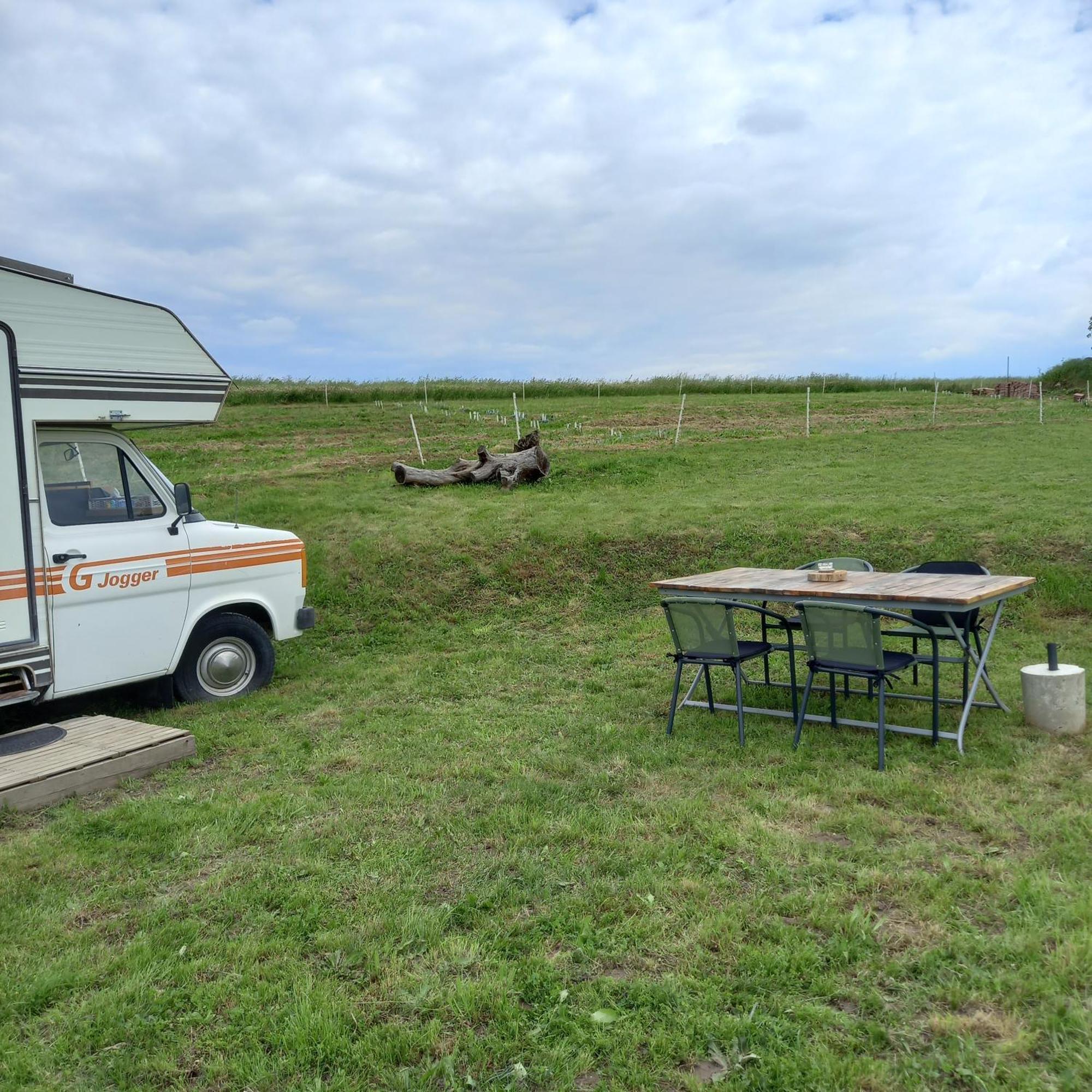Camping Car Vintage Saint-Barthelemy-le-Plain Exterior foto