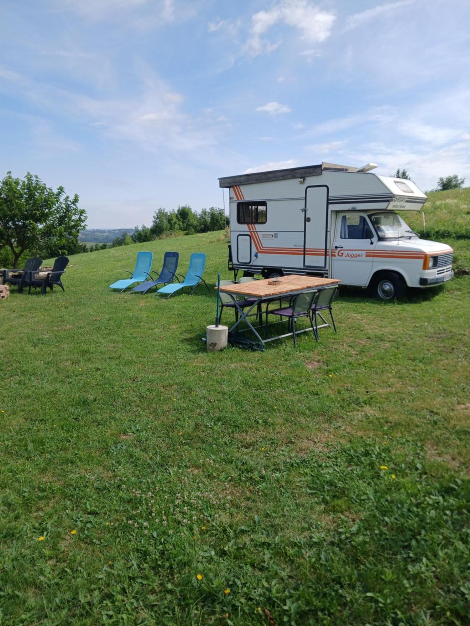 Camping Car Vintage Saint-Barthelemy-le-Plain Exterior foto